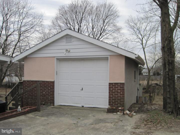 1168 Berkley Road Gibbstown, NJ 08027 - Photo 19 of 20 Garage