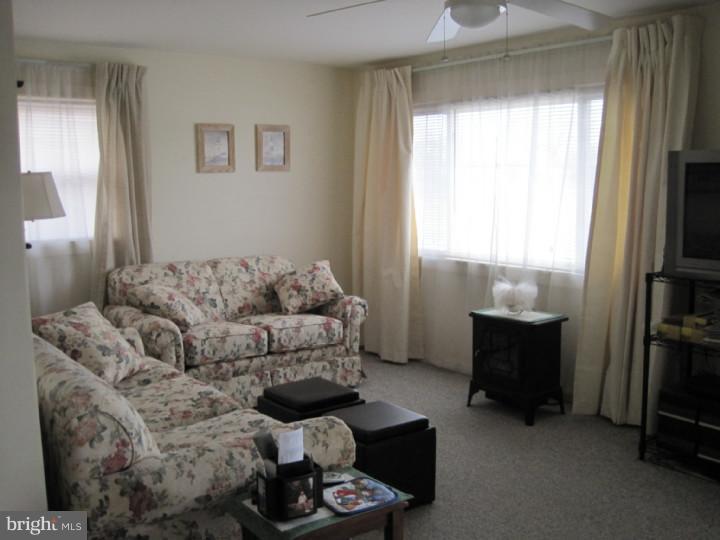 1168 Berkley Road Gibbstown, NJ 08027 - Photo 3 of 20 Living Room
