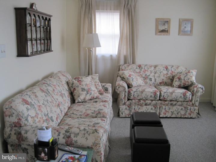 1168 Berkley Road Gibbstown, NJ 08027 - Photo 4 of 20 Living Room