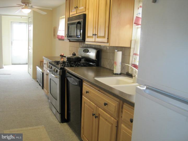 1168 Berkley Road Gibbstown, NJ 08027 - Photo 10 of 20 Kitchen