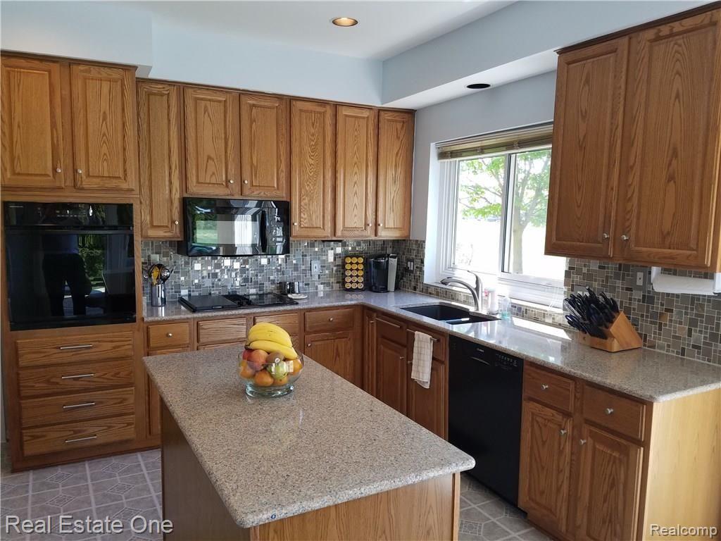46527 Mornington Road Canton, MI 48188 - Photo 23 of 49 20170513_114142.jpg