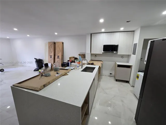 a view of kitchen with washer and dryer