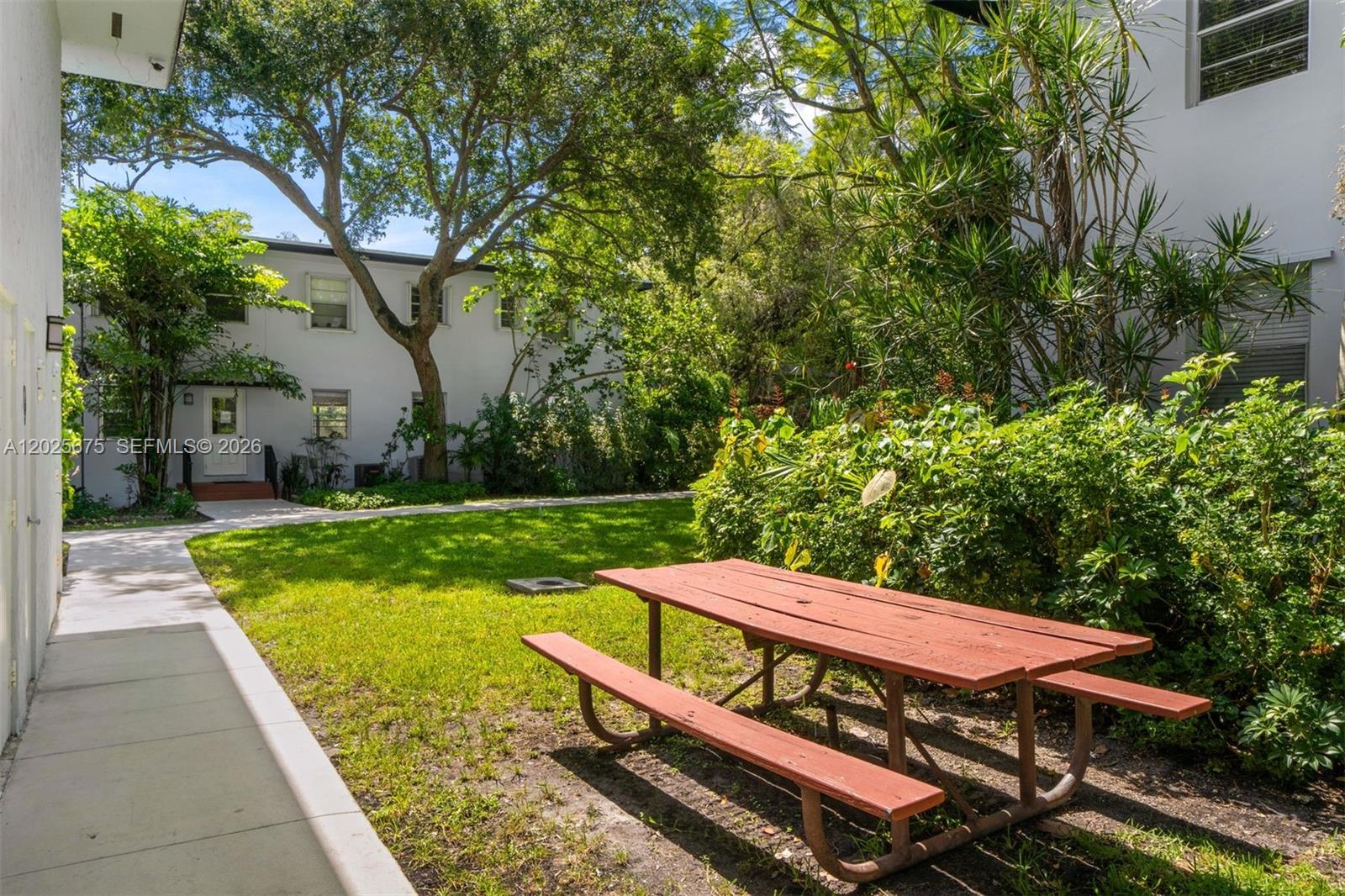 5605 Southwest 80th Street, Unit 10D Miami, FL 33143 - Photo 38 of 43 Barbecue & picnic areas