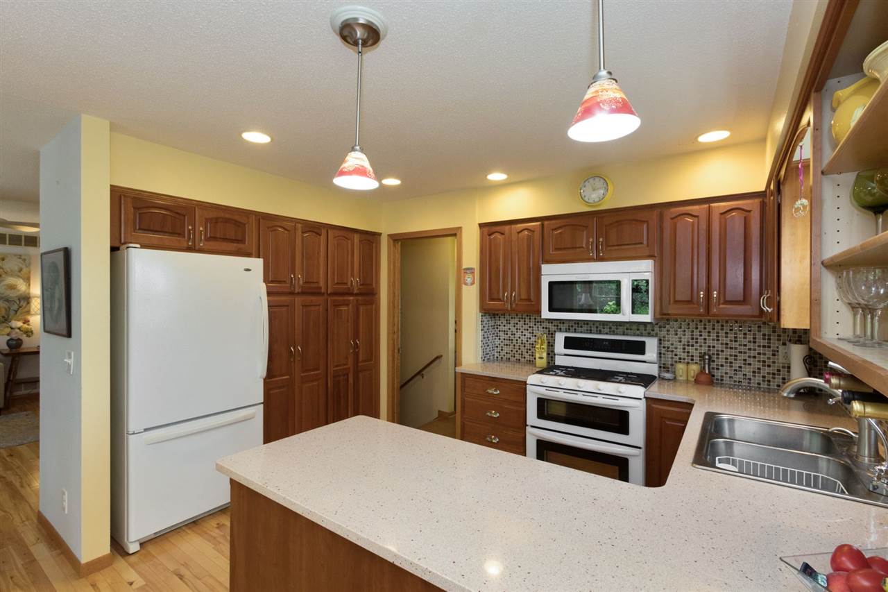 2318 Jordan Creek Road Northeast Solon, IA 52333 - Photo 9 of 43 Gallery Image 9