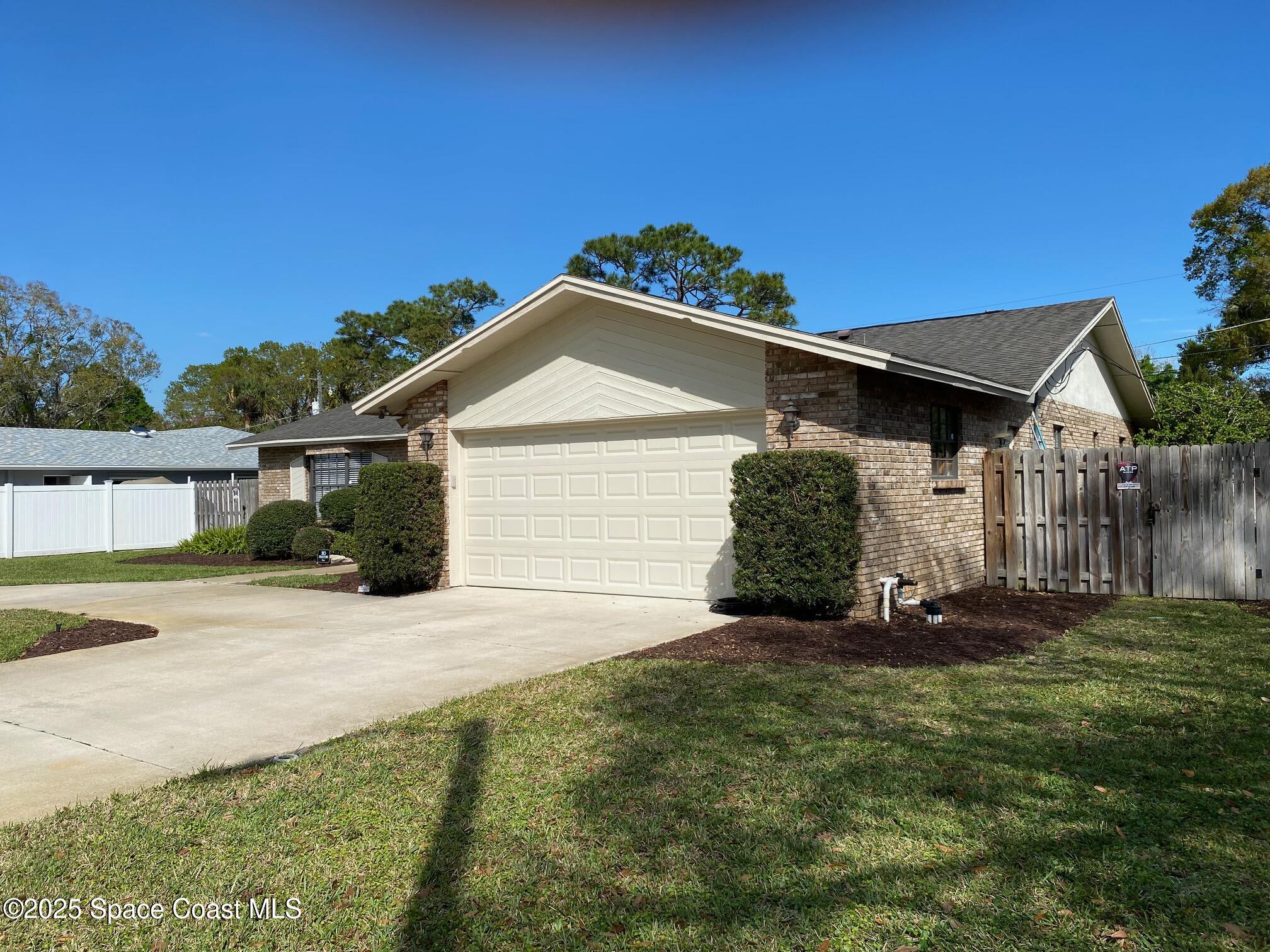 2601 Reed Avenue Melbourne, FL 32901 - Photo 3 of 40 IMG_1477