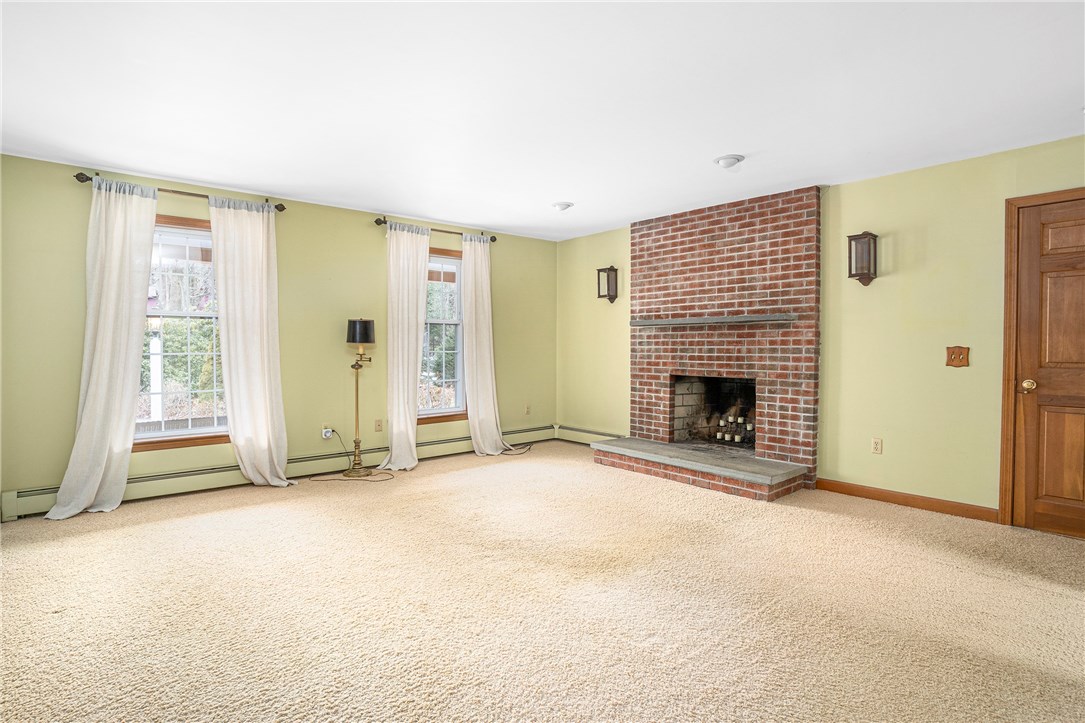 140 Howland Road East Greenwich, RI 02818 - Photo 5 of 49 Gallery Image 5