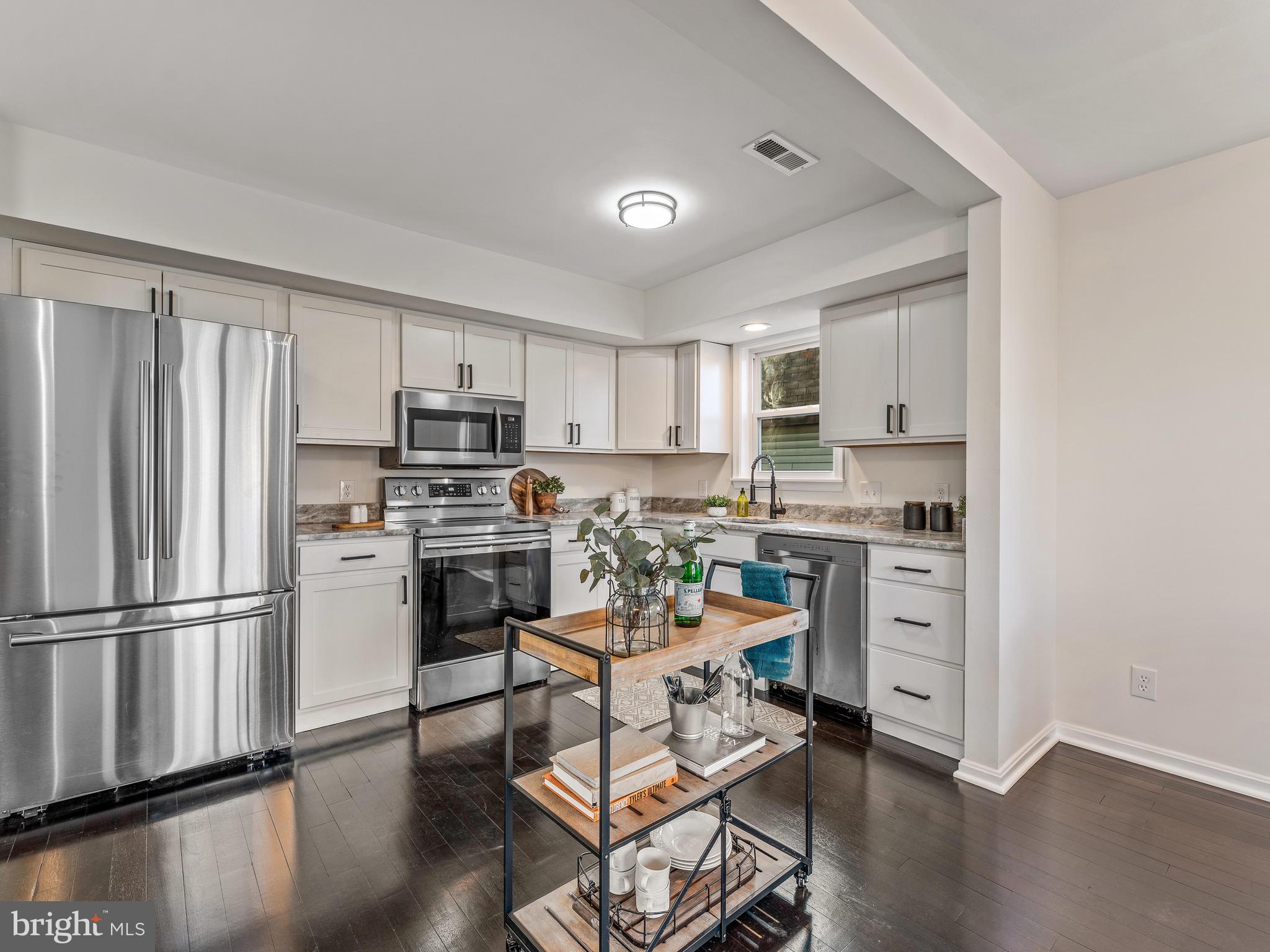 114 Oakwood Road Edgewater, MD 21037 - Photo 8 of 43