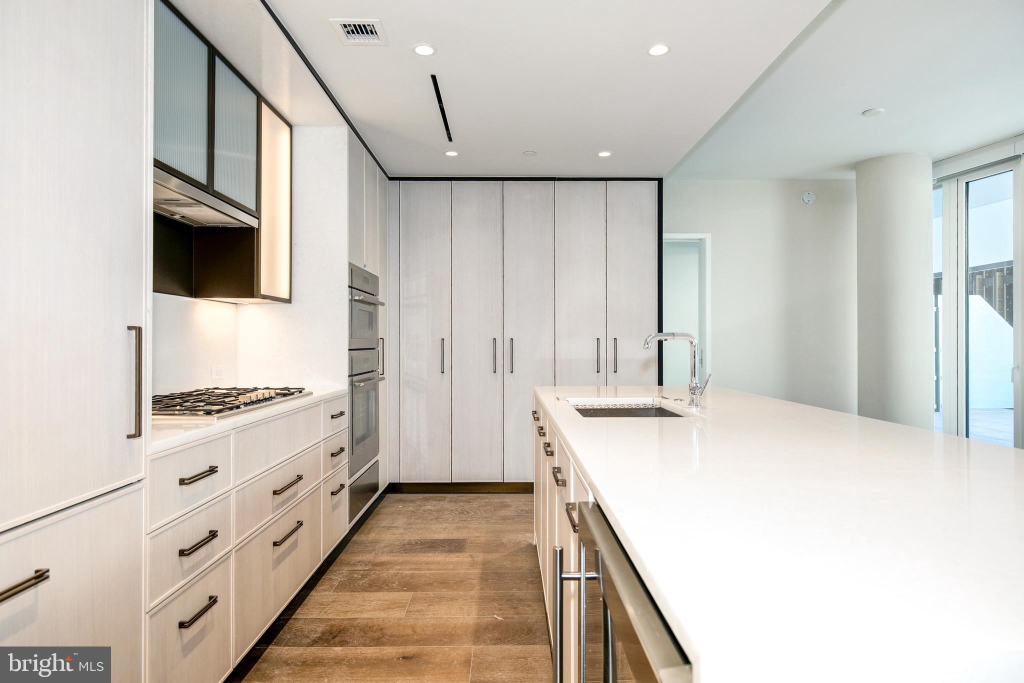 601 Wharf Street Southwest, Unit 406 Washington, DC 20024 - Photo 3 of 14 Gourmet Kitchen