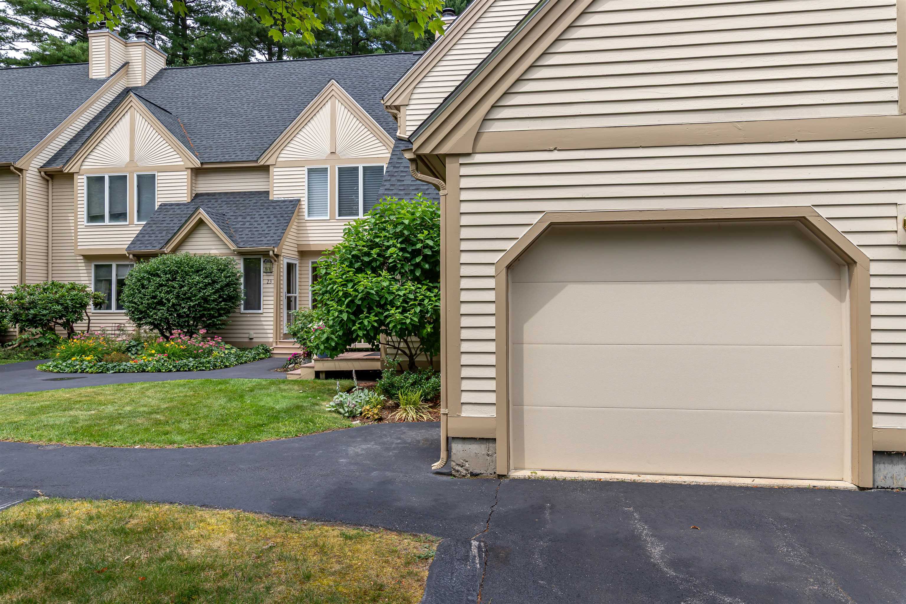 23 Salisbury Road Nashua, NH 03064 - Photo 3 of 33