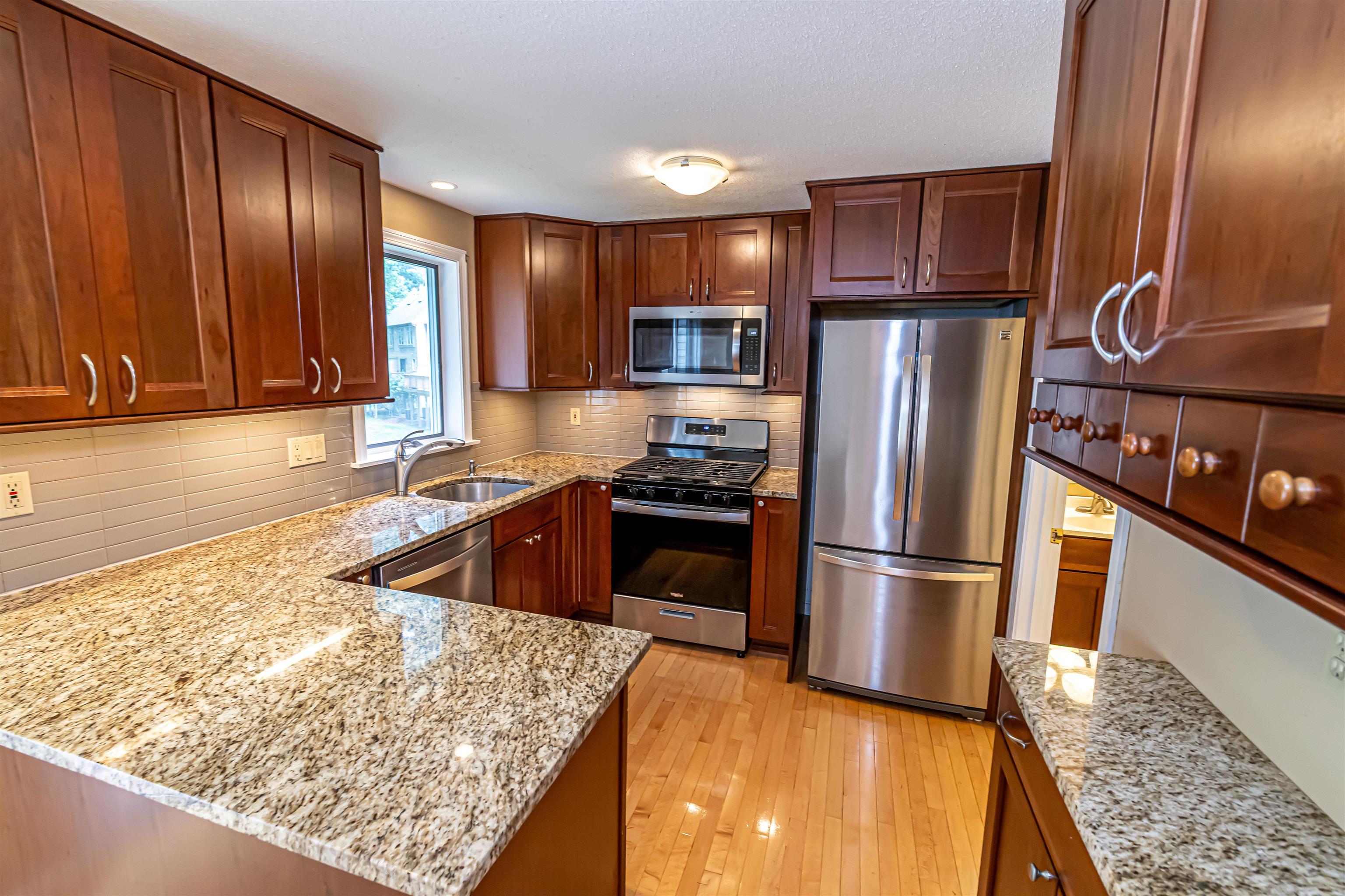 23 Salisbury Road Nashua, NH 03064 - Photo 9 of 33