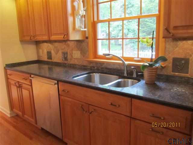 92 Devon Road Bethlehem, NY 12054 - Photo 5 of 15 Photo 5