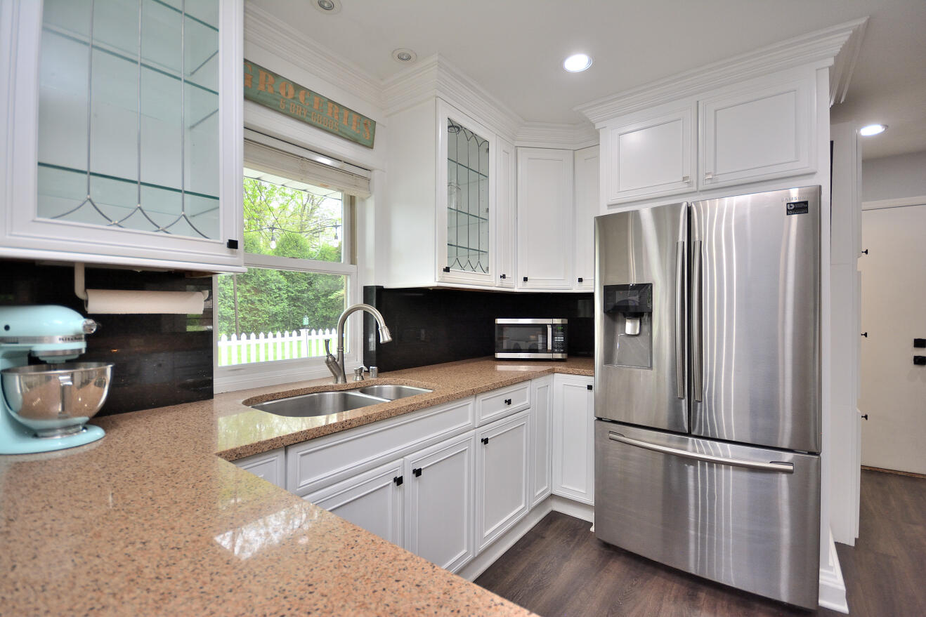 12905 Wembley Road Brookfield, WI 53005 - Photo 12 of 39 Kitchen