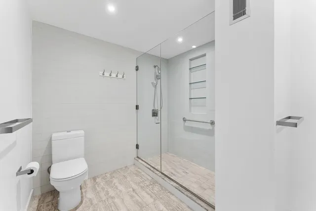 $8,500 | 322 West 57th Street, Unit 39K | Hell's Kitchen