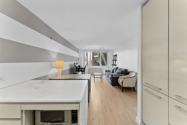 $8,500 | 322 West 57th Street, Unit 39K | Hell's Kitchen