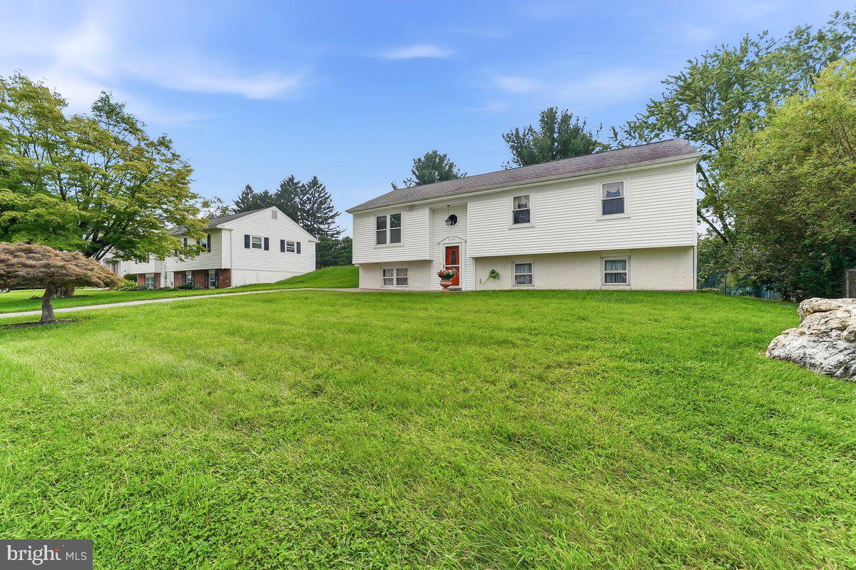 402 Farmhouse Road Downingtown, PA 19335 - Photo 3 of 39 Gallery Image 3