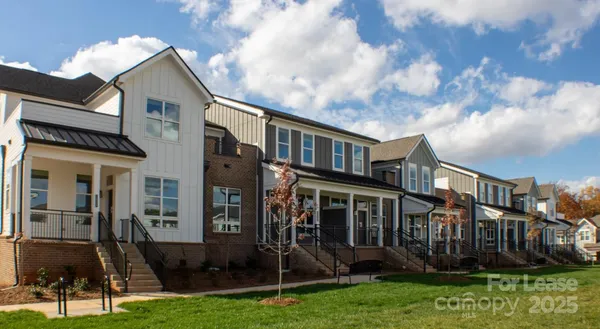 $2,489 | 17014 Fairmount Way, Unit B1, Pineville, NC 28134