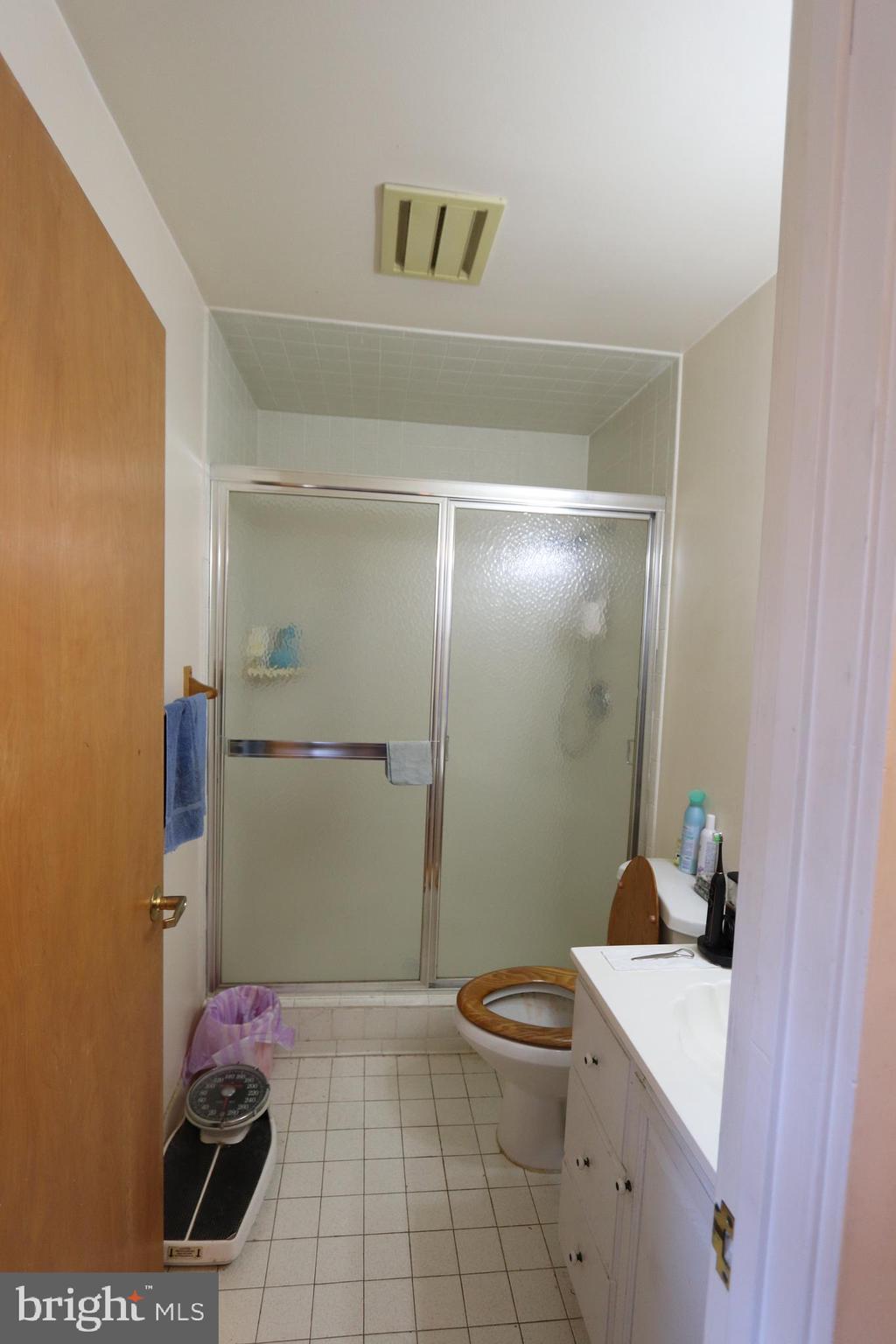 7412 Damascus Road Gaithersburg, MD 20882 - Photo 38 of 52 Third Bath
