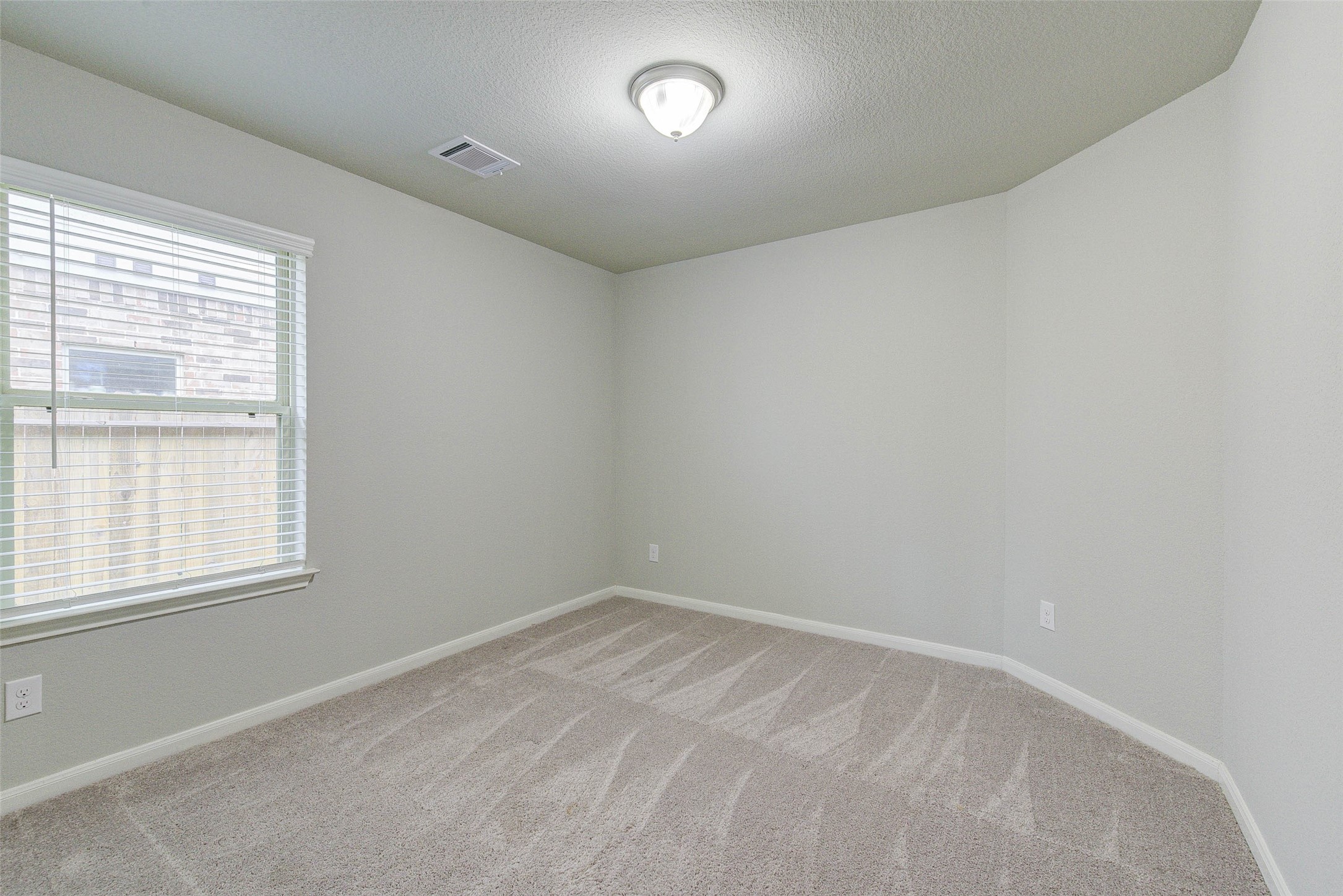 239 Murrieta Lane Rosharon, TX 77583 - Photo 8 of 27 Gallery Image 8