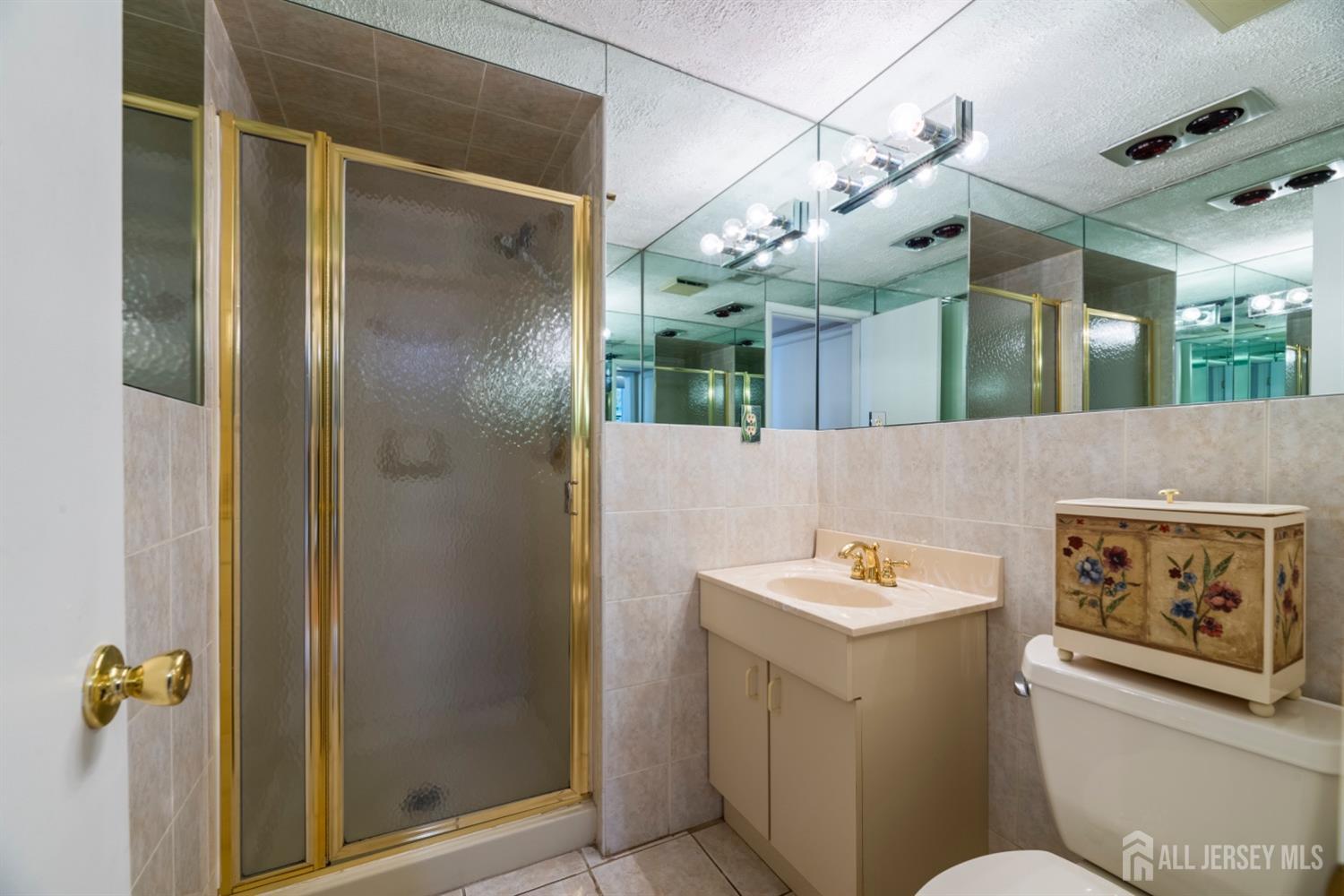 21 Rolling Road East Brunswick, NJ 08816 - Photo 17 of 32 Gallery Image 17