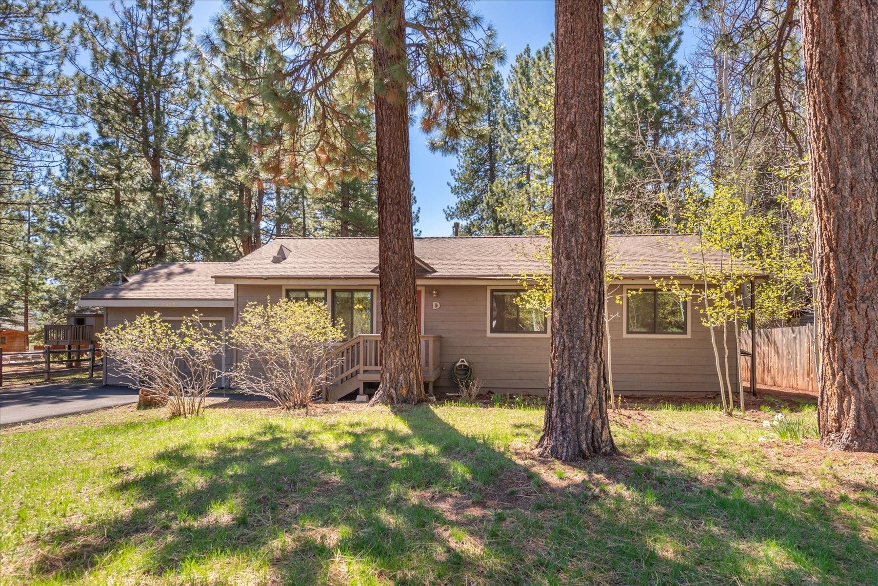 15844 Archery View Truckee, CA 96161 - Photo 3 of 26 a front view of a house with a yard