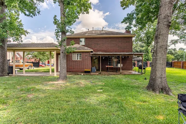 a view of an house with backyard space and garden