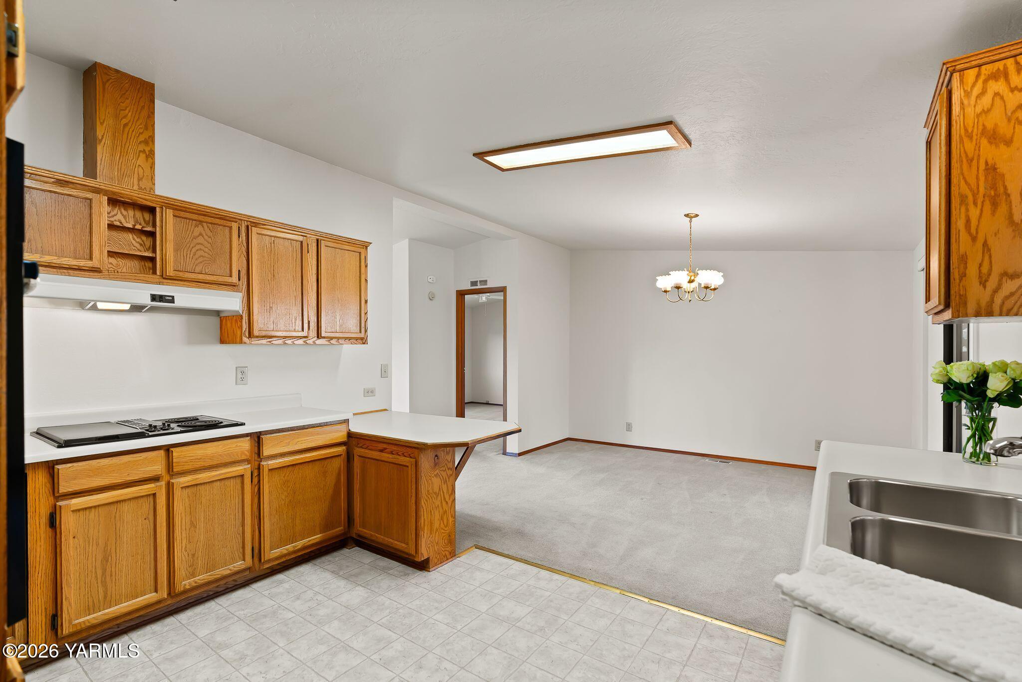 3701 Gun Club Road, Unit 88 Yakima, WA 98901 - Photo 11 of 34 0010b Kitchen