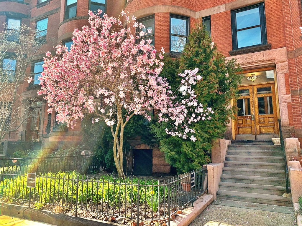 405 Marlborough Street, Unit 41 Boston, MA 02115 - Photo 1 of 32 a front view of a house with a garden