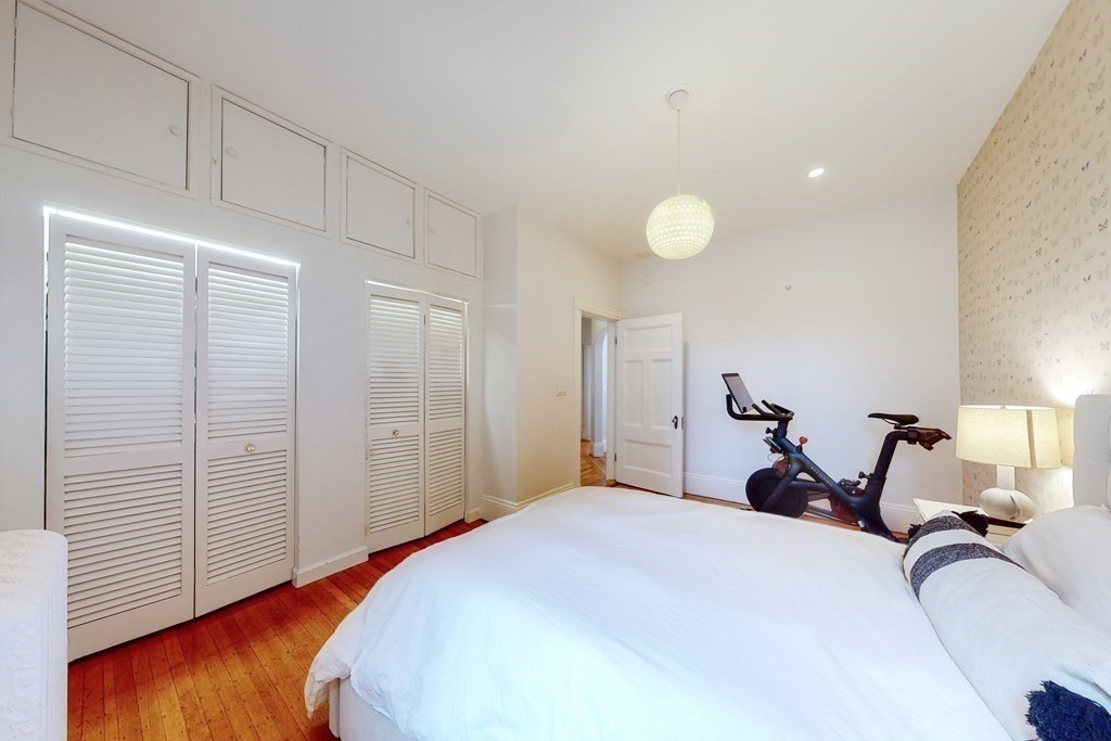 405 Marlborough Street, Unit 41 Boston, MA 02115 - Photo 19 of 32 a bedroom with bed and wooden floor