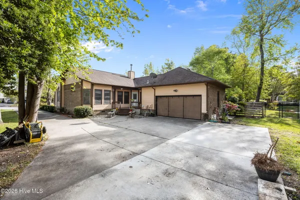 $292,000 | 801 Deerfoot Circle, New Bern, NC 28562