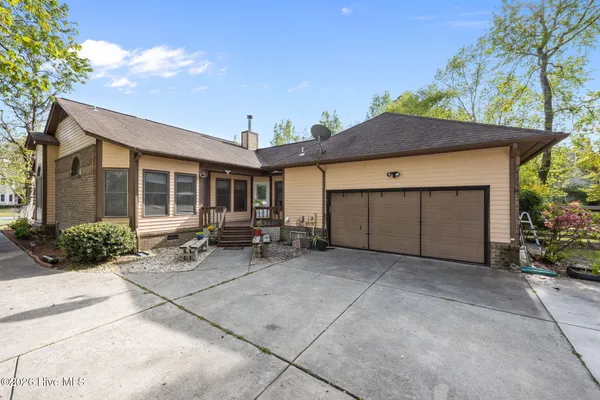 $292,000 | 801 Deerfoot Circle, New Bern, NC 28562