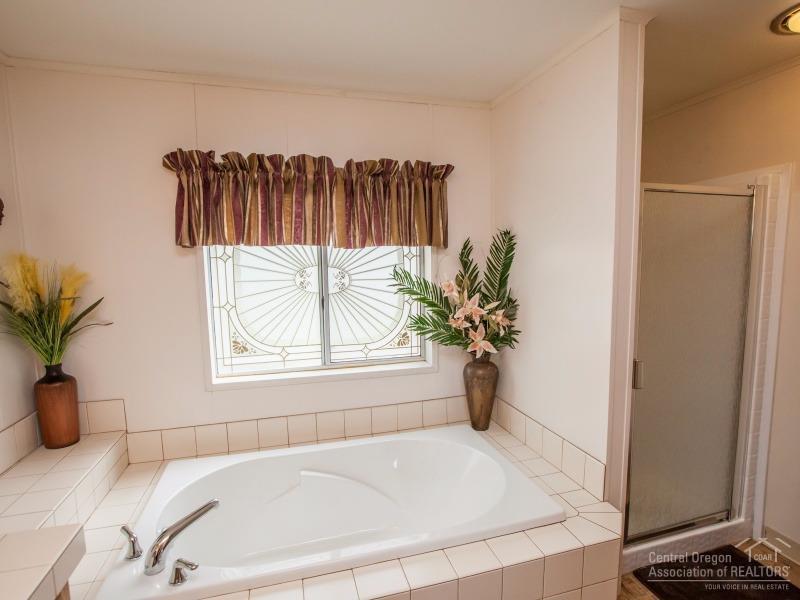 22962 Rickard Road Bend, OR 97702 - Photo 12 of 25 Gallery Image 12