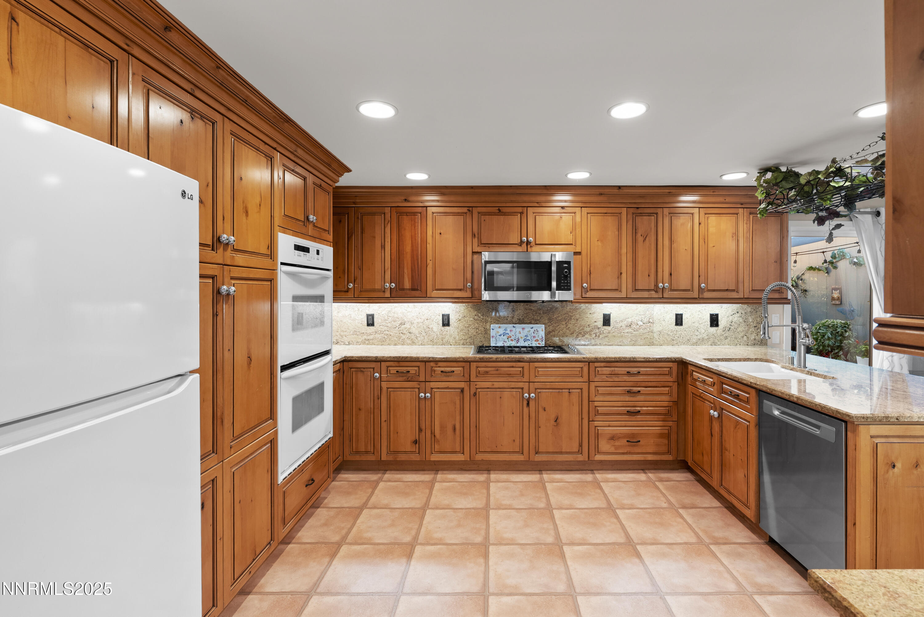 6435 Meadow Valley Lane Reno, NV 89519 - Photo 9 of 34 26-6435 Meadow Valley Ln-interior-110