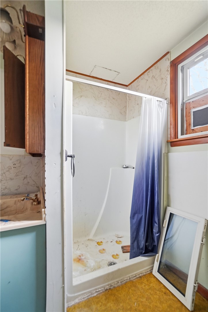 9750 Middlepoint Road Middle Point, OH 45863 - Photo 32 of 43 This bathroom features a functional shower stall.