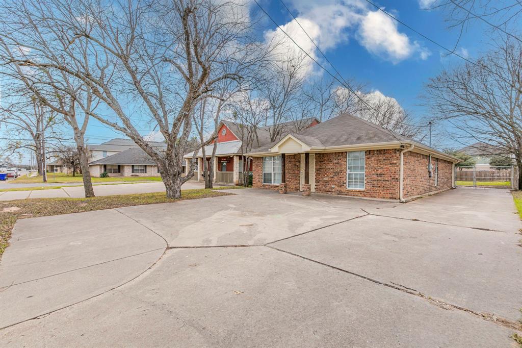 1923 South 15th Street Waco, TX 76706 - Photo 12 of 16 a front view of a building with large trees