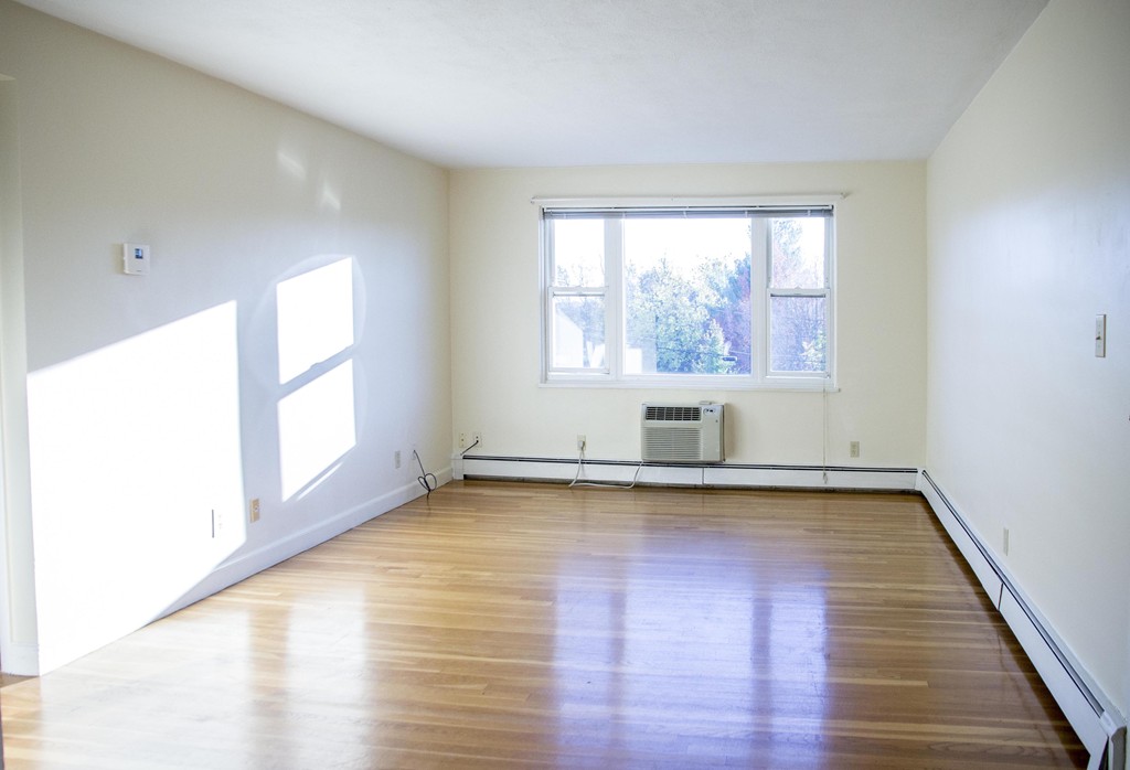 24 Whitman Road, Unit 24 Waltham, MA 02453 - Photo 5 of 8 Gallery Image 5