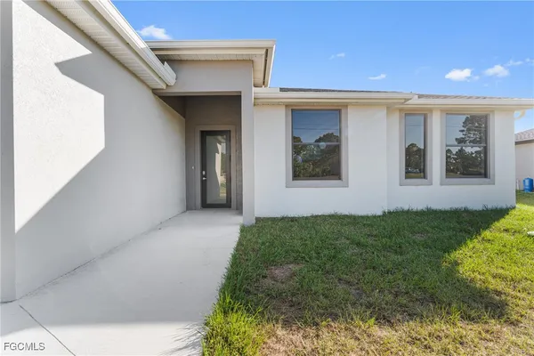 $1,990 | 1134 Cummings Street East, Lehigh Acres, FL 33974