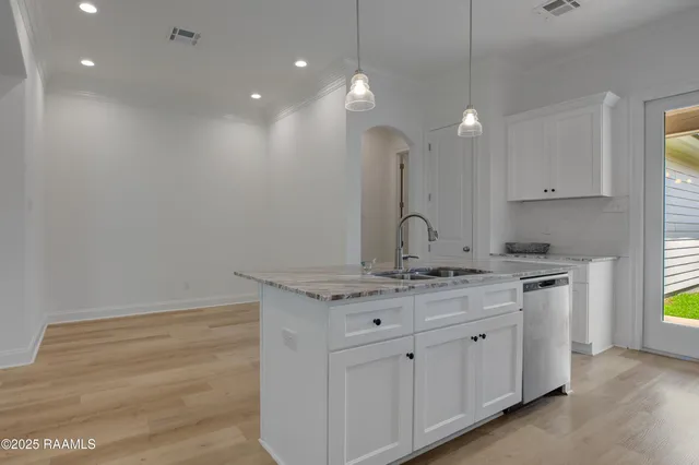 $295,000 | 108 Sandstone Avenue, Scott, LA 70583