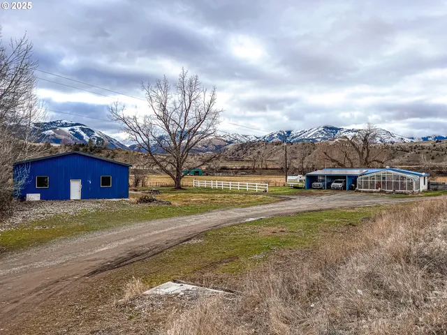 $299,900 | 55550 McKern Lane, Mount Vernon, OR 97865