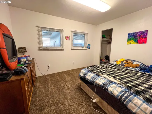 $289,900 | 55550 McKern Lane, Mount Vernon, OR 97865