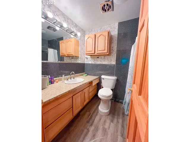 $299,900 | 55550 McKern Lane, Mount Vernon, OR 97865