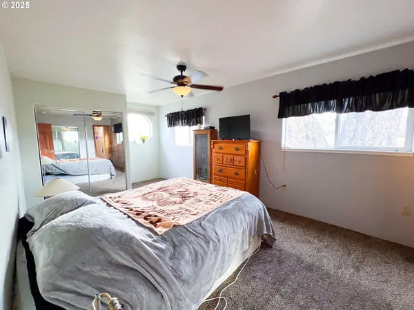 $289,900 | 55550 McKern Lane, Mount Vernon, OR 97865