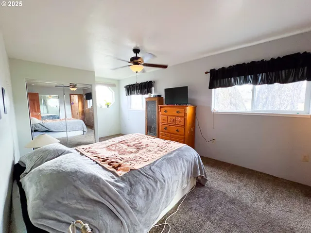 $299,900 | 55550 McKern Lane, Mount Vernon, OR 97865