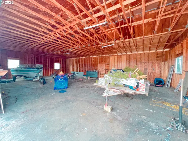 $289,900 | 55550 McKern Lane, Mount Vernon, OR 97865