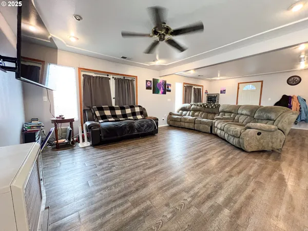 $289,900 | 55550 McKern Lane, Mount Vernon, OR 97865