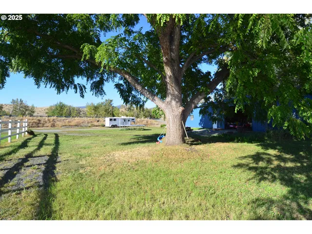 $299,900 | 55550 McKern Lane, Mount Vernon, OR 97865