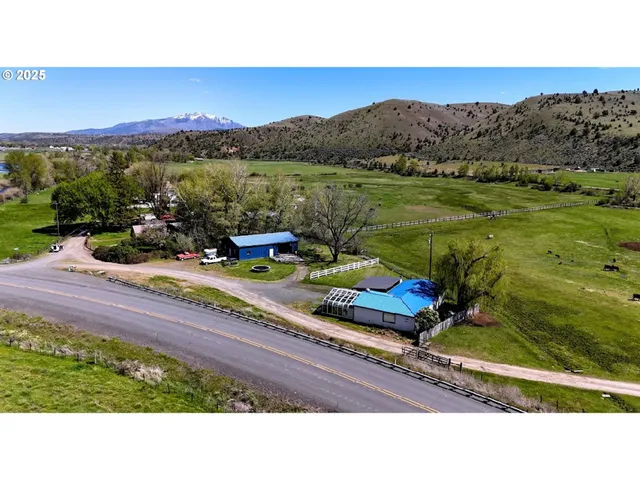 $299,900 | 55550 McKern Lane, Mount Vernon, OR 97865