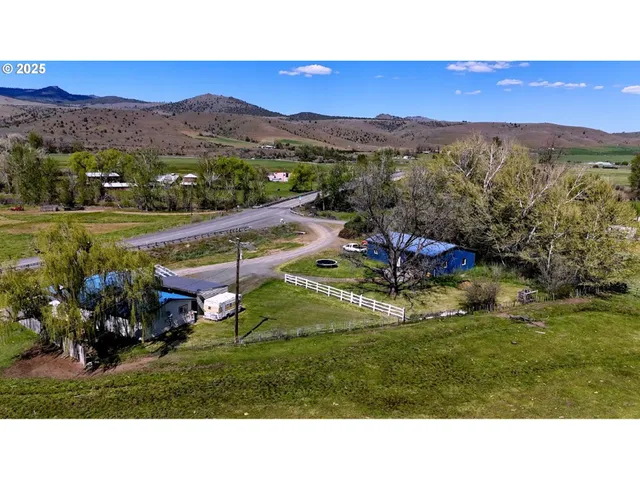 $299,900 | 55550 McKern Lane, Mount Vernon, OR 97865