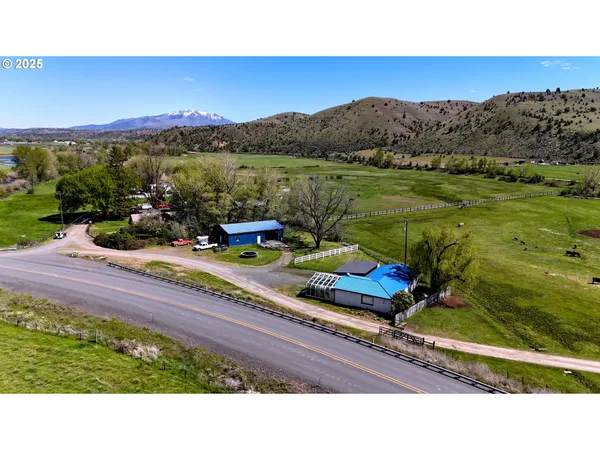 $289,900 | 55550 McKern Lane, Mount Vernon, OR 97865