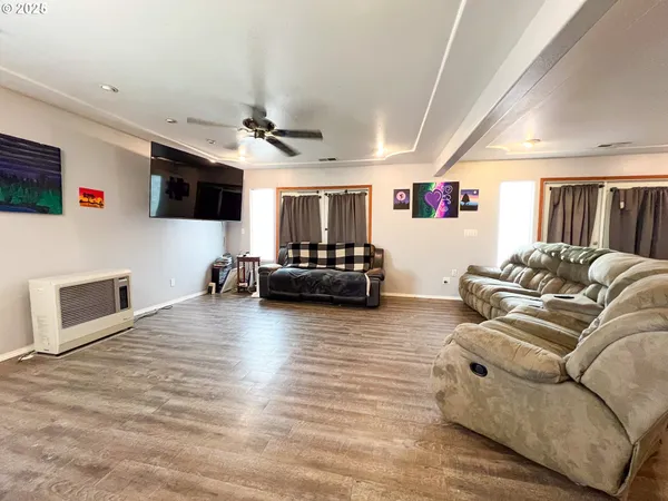 $289,900 | 55550 McKern Lane, Mount Vernon, OR 97865