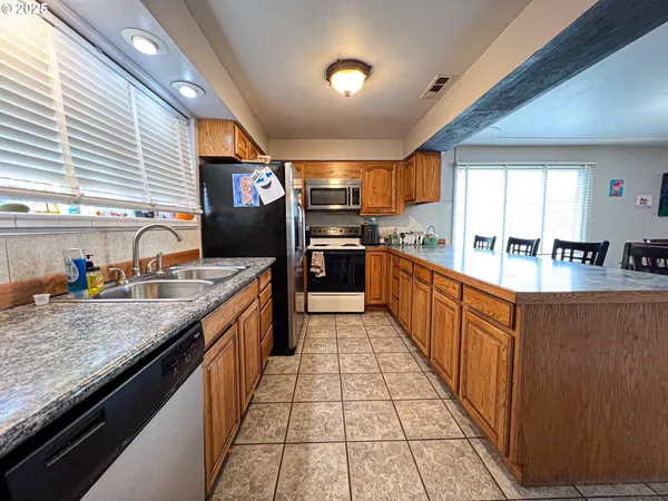 $289,900 | 55550 McKern Lane, Mount Vernon, OR 97865